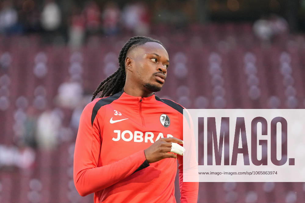 Jordy Makengo (SC Freiburg, 33) , Deutschland, Fussball, 1. Bundesliga, 2.Spieltag, 2025 2026, 1. FC Köln vs. SC Freiburg, 31.08.2025, RheinEnergieSTADION, Köln, Deutschland DFL REGULATIONS PROHIBIT ANY USE OF PHOTOGRAPHS AS IMAGE SEQUENCES AND OR QUASI-VIDEO. Köln RheinEnergieSTADION Nordrhein-Westfalen Deutschland