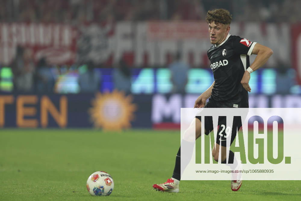 Philipp Treu (SC Freiburg) in Aktion, am Ball, Einzelaktion waehrend des spiels der Bundesliga zwischen 1. FC Köln und Club Freiburg, RheinEnergieSTADION am 31. August 2025 in Köln, Deutschland. (Foto von Oliver Kaelke DeFodi Images) +++ Philipp Treu (SC Freiburg) controls the ball during the Bundesliga match between 1. FC Köln and Sport-Club Freiburg at RheinEnergieSTADION on August 31, 2025 in Köln, Germany. (Photo by Oliver Kaelke DeFodi Images) DFL regulations prohibit any use of photographs as image sequences and or quasi-video. (Photo by Oliver Kaelke DeFodi Images)