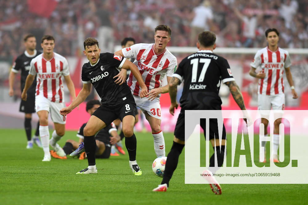 Maximilian Eggestein (SC Freiburg) und Marius Buelter (1. FC Koeln) im Zweikampf waehrend des Spiels der Bundesliga zwischen 1. FC Köln und SC Freiburg, Rhein-Energie-Stadion am 31. August 2025 in Köln, Deutschland. (Foto von Ralf Treese DeFodi Images) +++ Maximilian Eggestein (SC Freiburg) und Marius Buelter (1. FC Koeln) battle for the ball during the Bundesliga match between 1. FC Köln and SC Freiburg at Rhein-Energie-Stadion on August 31, 2025 in Köln, Germany. (Photo by Ralf Treese DeFodi Images) DFL regulations prohibit any use of photographs as image sequences and or quasi-video. (Photo by Ralf Treese DeFodi Images)