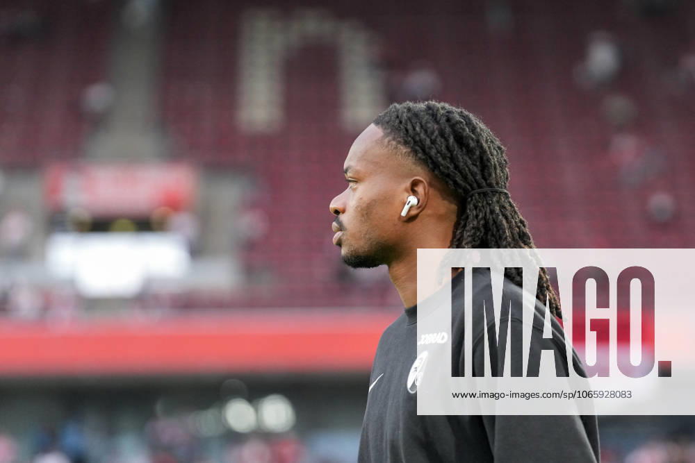 Jordy Makengo (SC Freiburg, 33) , Deutschland, Fussball, 1. Bundesliga, 2.Spieltag, 2025 2026, 1. FC Köln vs. SC Freiburg, 31.08.2025, RheinEnergieSTADION, Köln, Deutschland DFL REGULATIONS PROHIBIT ANY USE OF PHOTOGRAPHS AS IMAGE SEQUENCES AND OR QUASI-VIDEO. Köln RheinEnergieSTADION Nordrhein-Westfalen Deutschland