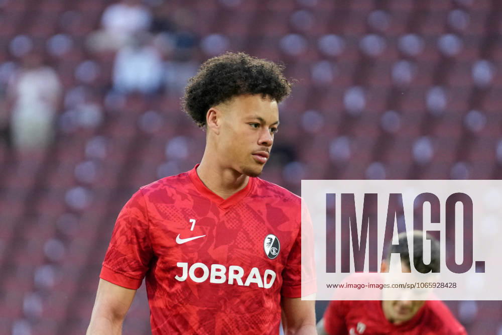 Derry Scherhant (SC Freiburg, 07) , Deutschland, Fussball, 1. Bundesliga, 2.Spieltag, 2025 2026, 1. FC Köln vs. SC Freiburg, 31.08.2025, RheinEnergieSTADION, Köln, Deutschland DFL REGULATIONS PROHIBIT ANY USE OF PHOTOGRAPHS AS IMAGE SEQUENCES AND OR QUASI-VIDEO. Köln RheinEnergieSTADION Nordrhein-Westfalen Deutschland
