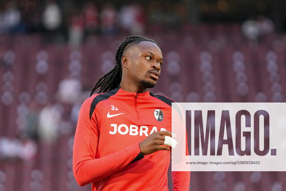 Jordy Makengo (SC Freiburg, 33) , Deutschland, Fussball, 1. Bundesliga, 2.Spieltag, 2025 2026, 1. FC Köln vs. SC Freiburg, 31.08.2025, RheinEnergieSTADION, Köln, Deutschland DFL REGULATIONS PROHIBIT ANY USE OF PHOTOGRAPHS AS IMAGE SEQUENCES AND OR QUASI-VIDEO. Köln RheinEnergieSTADION Nordrhein-Westfalen Deutschland