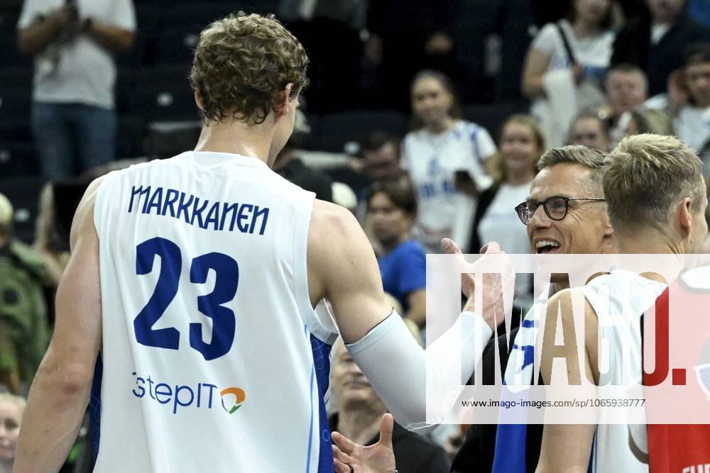 Finland s President Alexander Stubb talks with Lauri Markkanen and Sasu Salin after the basketball FIBA EuroBasket 2025 group B match between Finland and Lithuania in Tampere, Finland, on September 1, 2025. Tampere Finland LKFTJK20250901224031CTDQ