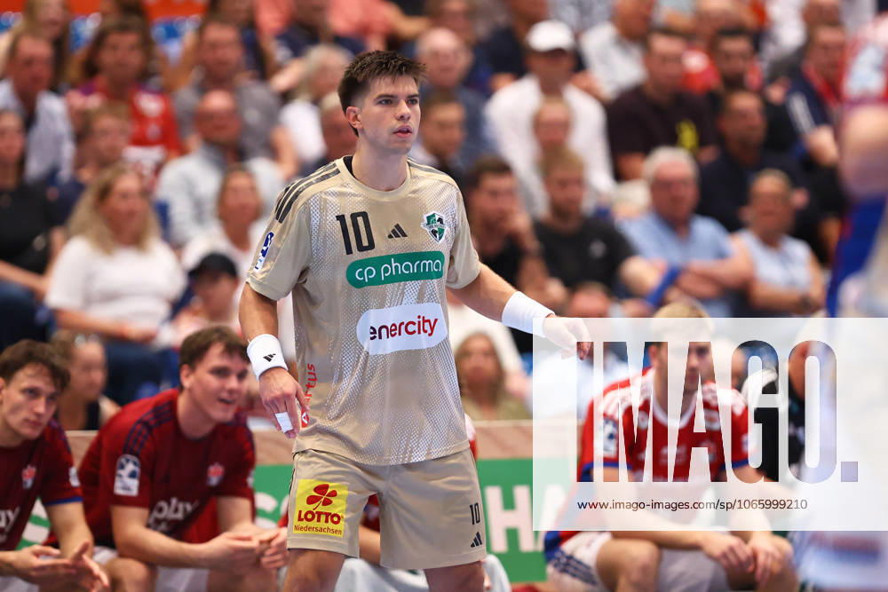10 Renars Uscins (TSV Hannover Burgdorf) Handball I Herren I Bundesliga (Daikin HBL) I Saison 2025-2026 I 2. Spieltag I HSV Hamburg - TSV Hannover-Burgdorf I 03.09.2025 I Sporthalle Hamburg