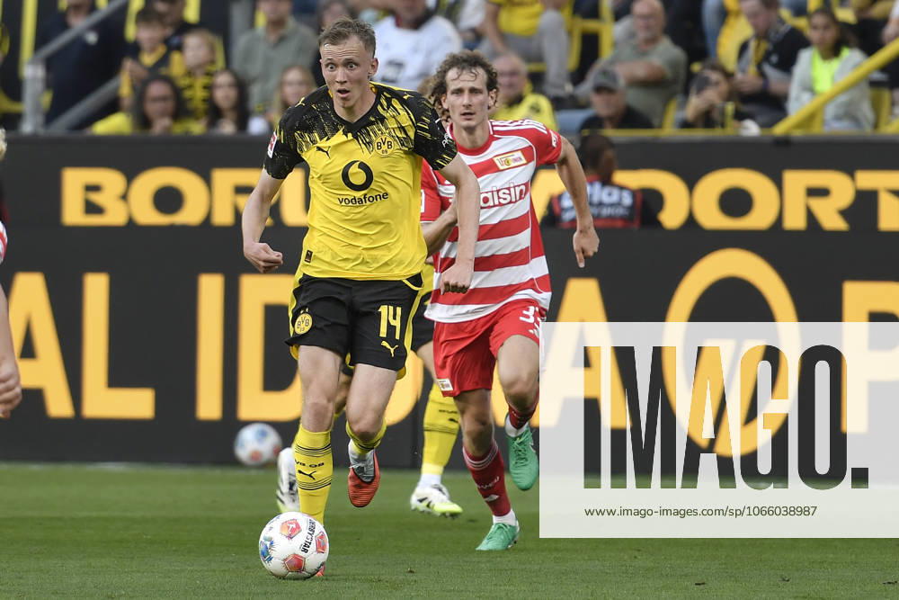 V. li. im Kampf um den Ball Maximilian Beier (Dortmund 14) Alex Král (Berlin 33) 31.08.2025 Fussball Borussia Dortmund vs 1. FC Union Berlin, Signal Iduna Park, Dortmund, DFB DFL REGULATIONS PROHIBIT ANY USE OF PHOTOGRAPHS AS IMAGE SEQUENCES AND OR QUASI-VIDEO
