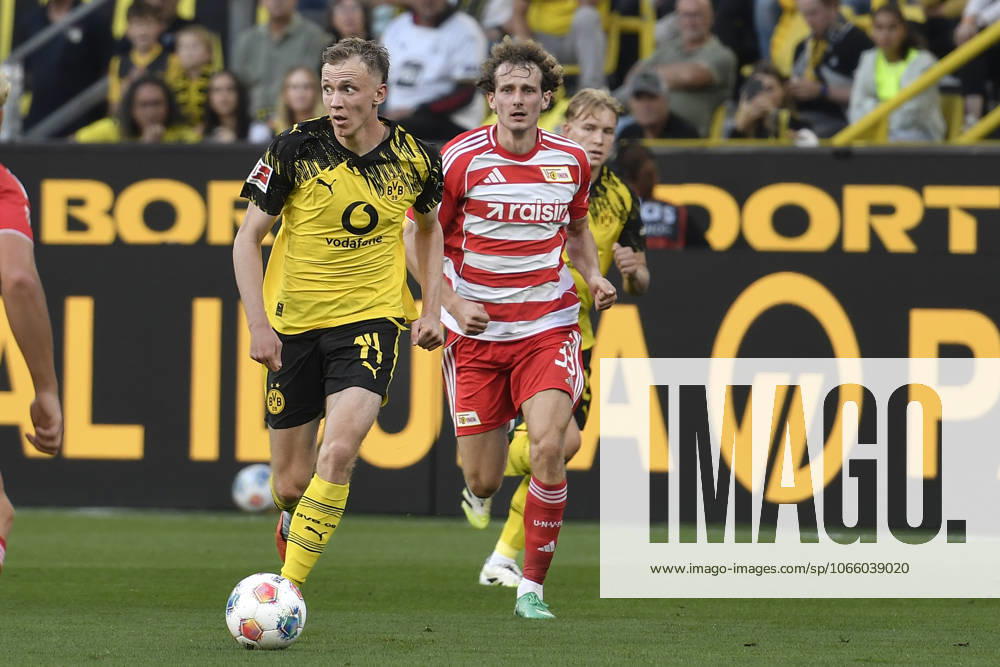 V. li. im Kampf um den Ball Maximilian Beier (Dortmund 14) Alex Kral (Berlin 33) 31.08.2025 Fussball Borussia Dortmund vs 1. FC Union Berlin, Signal Iduna Park, Dortmund, DFB DFL REGULATIONS PROHIBIT ANY USE OF PHOTOGRAPHS AS IMAGE SEQUENCES AND OR QUASI-VIDEO
