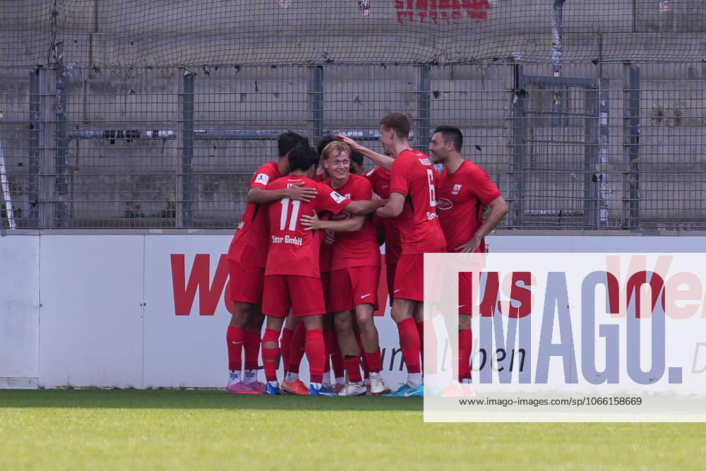Torjubel, Emotionen, Torschuss, Abschluss, Torerfolg, Treffer der Mainzer nach einem Eckball , Deutschland, Fussball, Regionalliga Südwest, 6.Spieltag, 2025 2026, SC Freiburg II vs. TSV Schott Mainz, 07.09.2025, Dreisamstadion, Freiburg, Deutschland DFB REGULATIONS PROHIBIT ANY USE OF PHOTOGRAPHS AS IMAGE SEQUENCES AND OR QUASI-VIDEO. Freiburg Dreisamstadion Baden-Wuerttemberg Deutschland