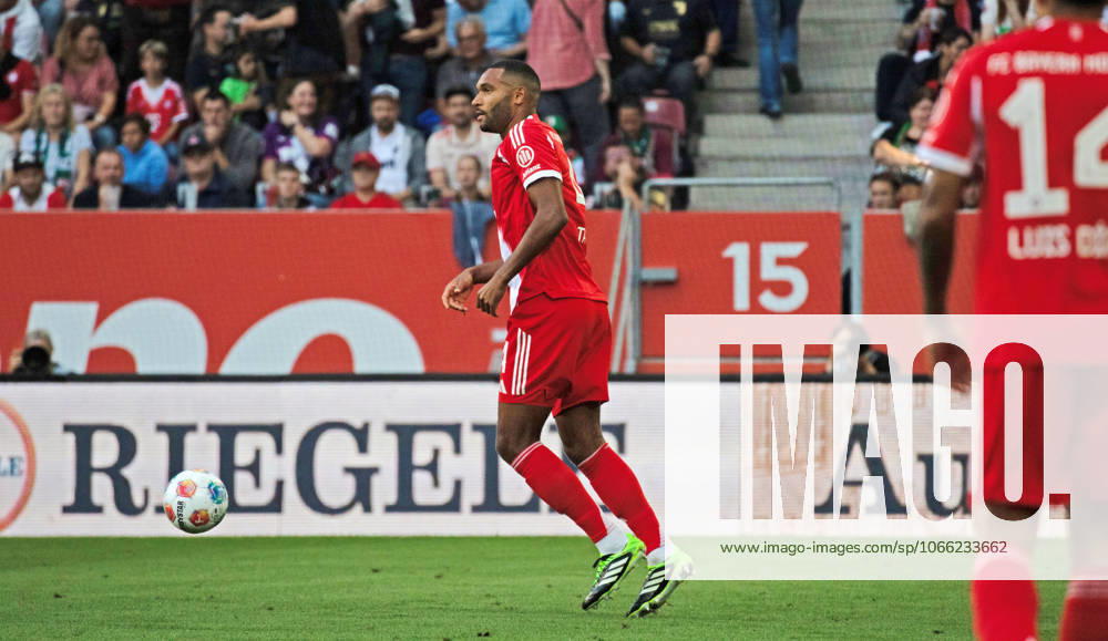FC Augsburg - FC Bayern München Deutschland, Augsburg, 30.08.2025, Fussball, Bundesliga, FC Augsburg - FC Bayern München (2:3): Jonathan Tah (FC Bayern München).