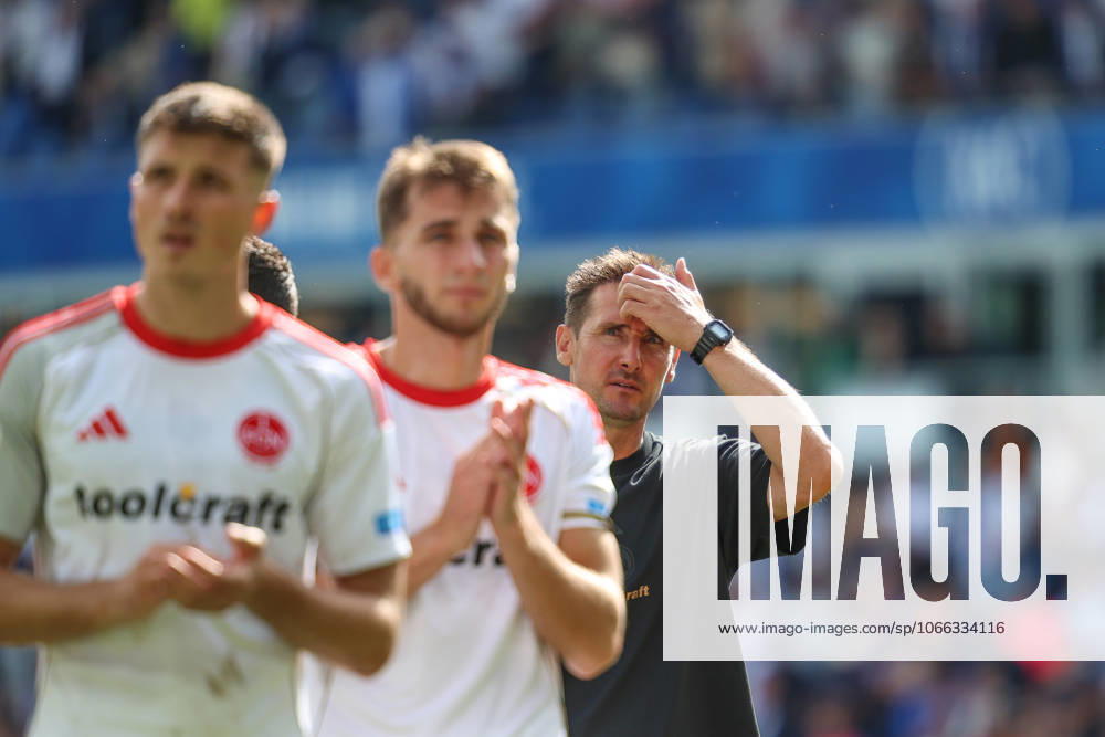 Miroslav Klose (1. FC Nuernberg, Chef-Trainer) bei den Fans nach dem Spiel, GER, Karlsruher SC vs. 1. FC Nuernberg, 2. Bundesliga, 5. Spieltag, 2025 2026, 13.09.2025, DFL REGULATIONS PROHIBIT ANY USE OF PHOTOGRAPHS AS IMAGE SEQUENCES AND OR QUASI-VIDEO, GER, Karlsruher SC vs. 1. FC Nuernberg, 2. Bundesliga, 5. Spieltag, 2025 2026, 13.09.2025 Karlsruhe