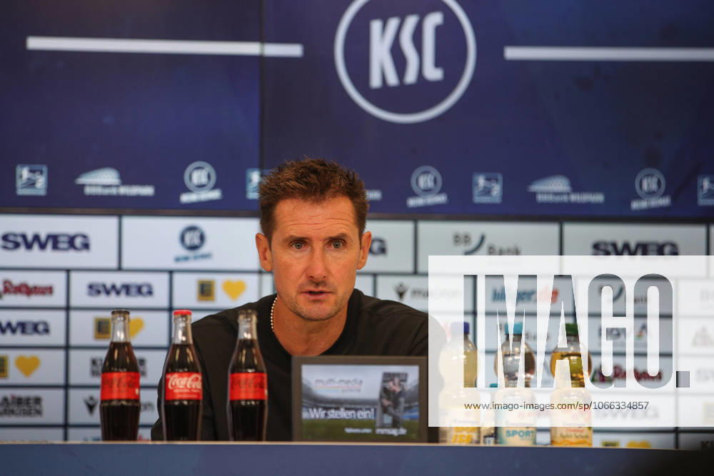 Miroslav Klose (1. FC Nuernberg, Chef-Trainer) bei der PK nach dem Spiel, GER, Karlsruher SC vs. 1. FC Nuernberg, 2. Bundesliga, 5. Spieltag, 2025 2026, 13.09.2025, DFL REGULATIONS PROHIBIT ANY USE OF PHOTOGRAPHS AS IMAGE SEQUENCES AND OR QUASI-VIDEO, GER, Karlsruher SC vs. 1. FC Nuernberg, 2. Bundesliga, 5. Spieltag, 2025 2026, 13.09.2025 Karlsruhe
