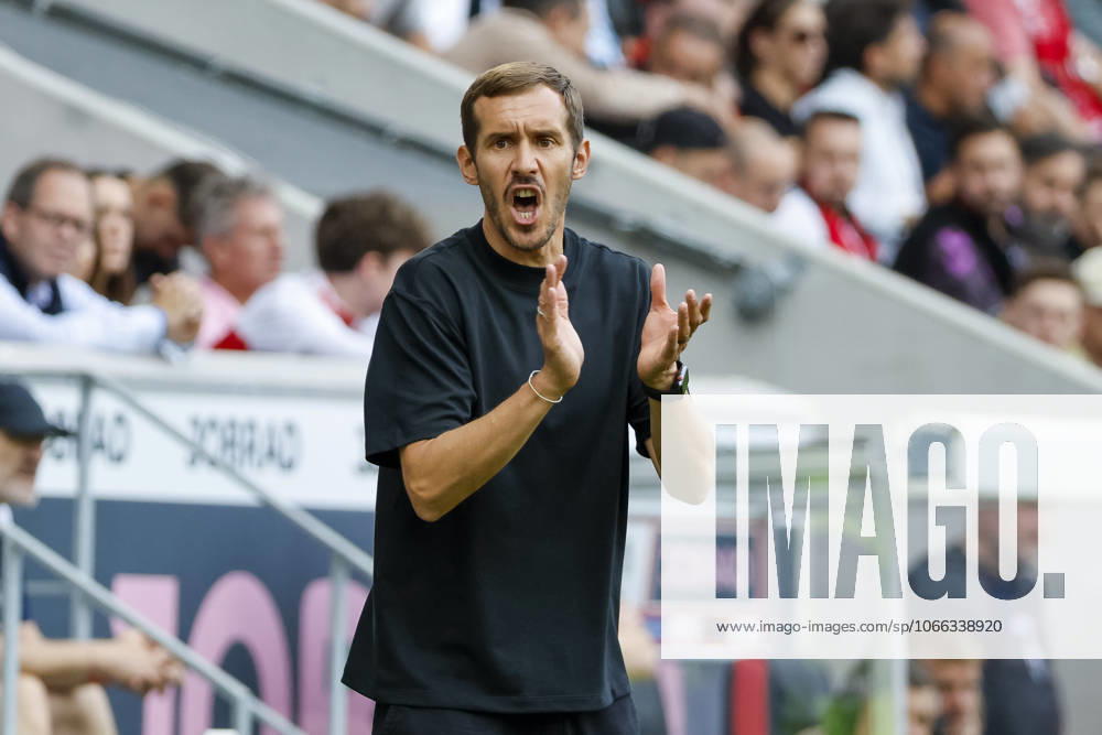 Julian Schuster (SC Freiburg, Trainer) , Deutschland, Fussball, 1. Bundesliga, 3.Spieltag, 2025 2026, SC Freiburg vs. VfB Stuttgart, 13.09.2025, Europa-Park Stadion, Freiburg im Breisgau, Deutschland Freiburg im Breisgau Europa-Park Stadion Baden-Württemberg Deutschland