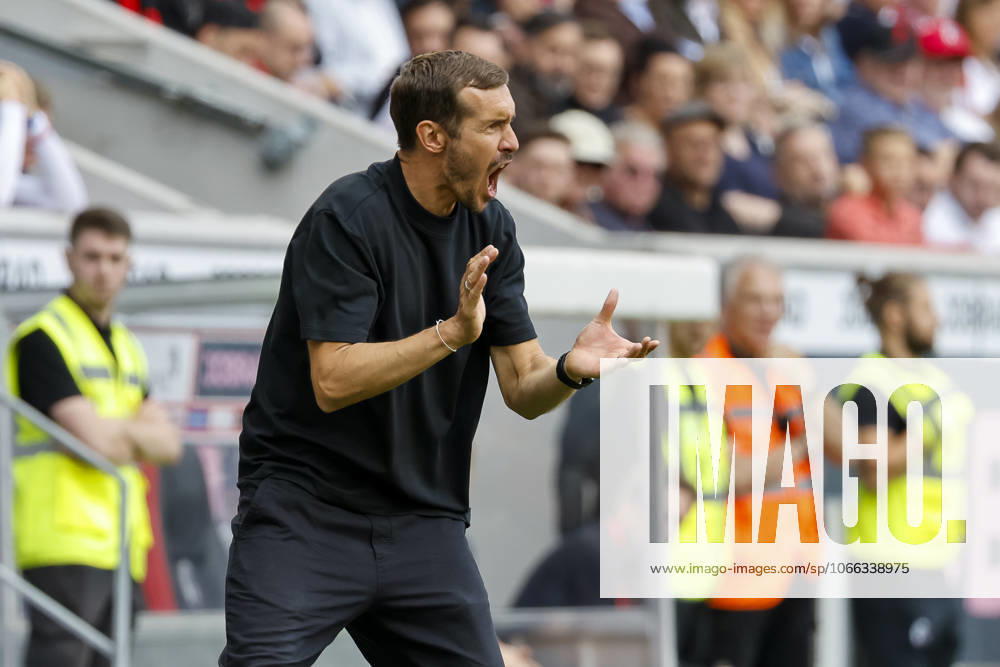 Julian Schuster (SC Freiburg, Trainer) , Deutschland, Fussball, 1. Bundesliga, 3.Spieltag, 2025 2026, SC Freiburg vs. VfB Stuttgart, 13.09.2025, Europa-Park Stadion, Freiburg im Breisgau, Deutschland Freiburg im Breisgau Europa-Park Stadion Baden-Württemberg Deutschland