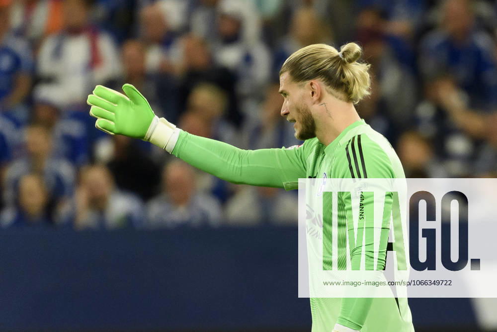 Torwart Loris Karius (FC Schalke) gestikuliert waehrend des spiels der 2. Bundesliga zwischen FC Schalke 04 und Holstein Kiel, Veltins-Arena am 13. September 2025 in Gelsenkirchen, Deutschland. (Foto von Max Maiwald DeFodi Images) +++ Torwart Loris Karius (FC Schalke) gestures during the 2. Bundesliga match between FC Schalke 04 and Holstein Kiel at Veltins-Arena on September 13, 2025 in Gelsenkirchen, Germany. (Photo by Max Maiwald DeFodi Images) DFB DFL REGULATIONS PROHIBIT ANY USE OF PHOTOGRAPHS AS IMAGE SEQUENCES AND OR QUASI-VIDEO. (Photo by Max Maiwald DeFodi Images)