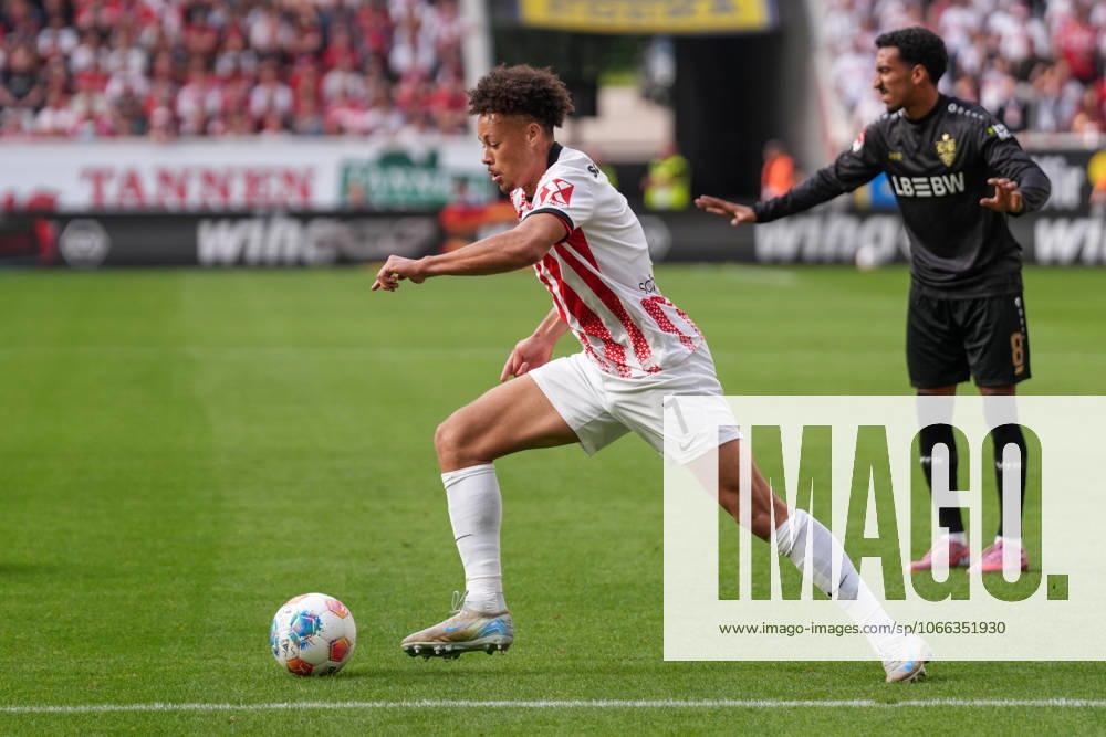 Derry Scherhant (SC Freiburg, 07) am Ball , Deutschland, Fussball, 1. Bundesliga, 3.Spieltag, 2025 2026, SC Freiburg vs. VfB Stuttgart, 13.09.2025, Europa-Park Stadion, Freiburg, Deutschland DFL REGULATIONS PROHIBIT ANY USE OF PHOTOGRAPHS AS IMAGE SEQUENCES AND OR QUASI-VIDEO. Freiburg Europa-Park Stadion Baden-Württemberg Deutschland