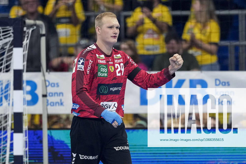 David Späth (Torwart, RNL, 29), Einzelbild, Einzelfoto, Aktion, Action, Jubel, jubeln, jubelt, celebration, Freude, freuen, freut sich, zuversichtlich, optimistisch, positiv, Spielszene, 13.09.2025, Mannheim (Deutschland), Handball, Bundesliga, Rhein-Neckar Löwen - ThSV Eisenach