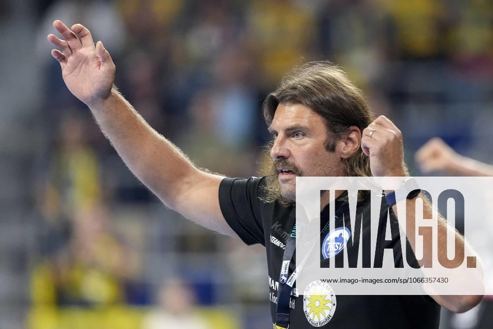 Sebastian Hinze (Trainer, Cheftrainer, ThSV), gibt Anweisungen, gestikuliert, mit den Armen gestikulieren, Einzelbild, Einzelfoto, Aktion, Action, 13.09.2025, Mannheim (Deutschland), Handball, Bundesliga, Rhein-Neckar Löwen - ThSV Eisenach