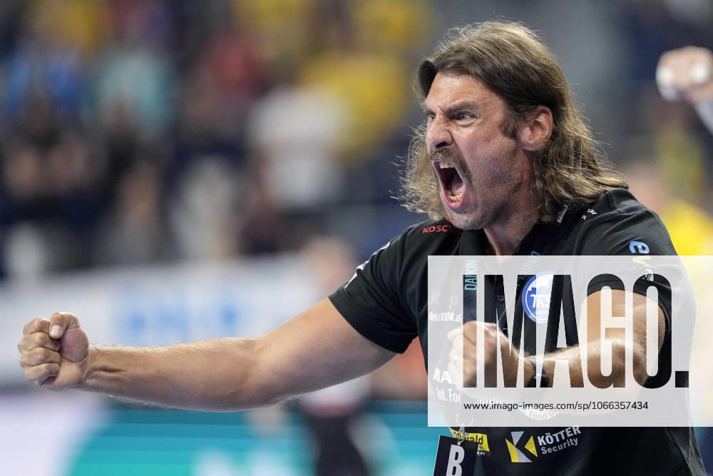Sebastian Hinze (Trainer, Cheftrainer, ThSV), Einzelbild, Einzelfoto, Aktion, Action, Jubel, jubeln, jubelt, celebration, Freude, freuen, freut sich, zuversichtlich, optimistisch, positiv, Spielszene, 13.09.2025, Mannheim (Deutschland), Handball, Bundesliga, Rhein-Neckar Löwen - ThSV Eisenach