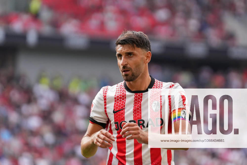 Vincenzo Grifo (SC Freiburg, 32) , Deutschland, Fussball, 1. Bundesliga, 3.Spieltag, 2025 2026, SC Freiburg vs. VfB Stuttgart, 13.09.2025, Europa-Park Stadion, Freiburg, Deutschland DFL REGULATIONS PROHIBIT ANY USE OF PHOTOGRAPHS AS IMAGE SEQUENCES AND OR QUASI-VIDEO. Freiburg Europa-Park Stadion Baden-Württemberg Deutschland