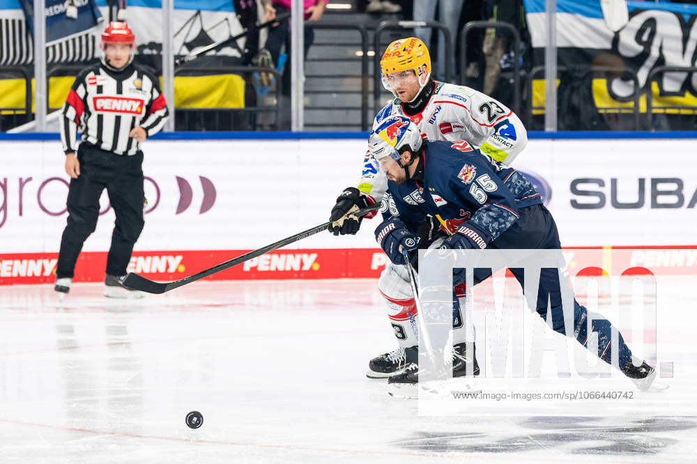Kampf um den Puck Zweikampf zwischen Max Goertz (Fischtown Pinguins Bremerhaven, 23) und Fabio Wagner (EHC Red Bull Muenchen, 55) GER, EHC Red Bull Muenchen vs. Fischtown Pinguins Bremerhaven, Eishockey, DEL, 2. Spieltag, Saison 2025 2026, 14.09.2025. GER, EHC Red Bull Muenchen vs. Fischtown Pinguins Bremerhaven, Eishockey, DEL, 2. Spieltag, Saison 2025 2026, 14.09.2025. Muenchen