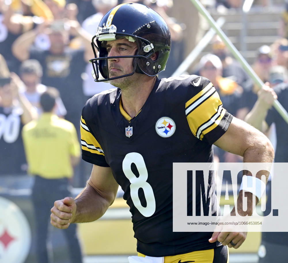 Pittsburgh Steelers quarterback Aaron Rodgers (8) runs on to the field during team introduction at the Pittsburgh Steelers home opener against the Seattle Seahawks at Acrisure Stadium Sunday, September 14, 2025 in Pittsburgh. PIT2025091402 ARCHIExCARPENTER