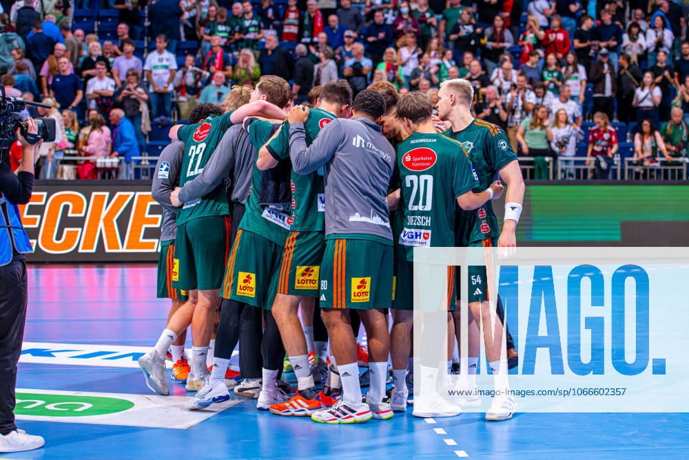 (v.l.), TSV Hannover-Burgdorf (grün) gegen THW Kiel (weiß) am 3. Spieltag der Saison 2025 2026 in der DAIKIN Handball-Bundesliga (18.09.2025, ZAG Arena (Hannover, GER),