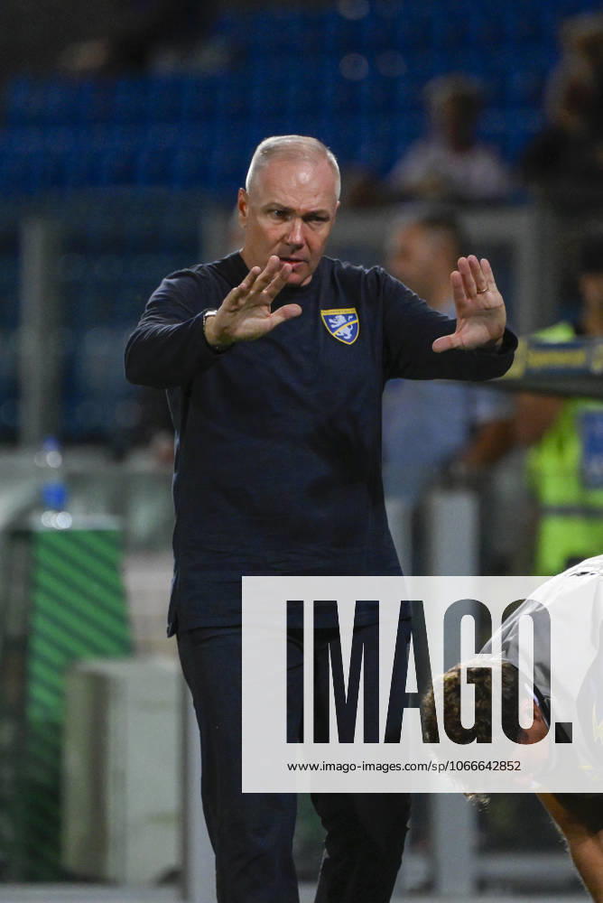 Frosinone s head coach Massimiliano Alvini during the Serie BKT soccer match between Frosinone and Sudtirol at the Frosinones Benito Stirpe stadium, Italy - Friday, September 19, 2025 - Soccer ( Photo by Fabrizio Corradetti LaPresse )