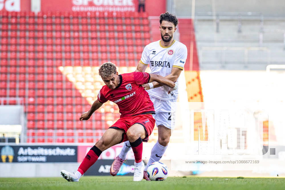 Fussball - 3. Liga - FC Ingolstadt 04 - SV Wehen Wiesbaden - 20.09.25, Yann Sturm (Ingolstadt), Nikolas Agrafiotis (SVWW) -