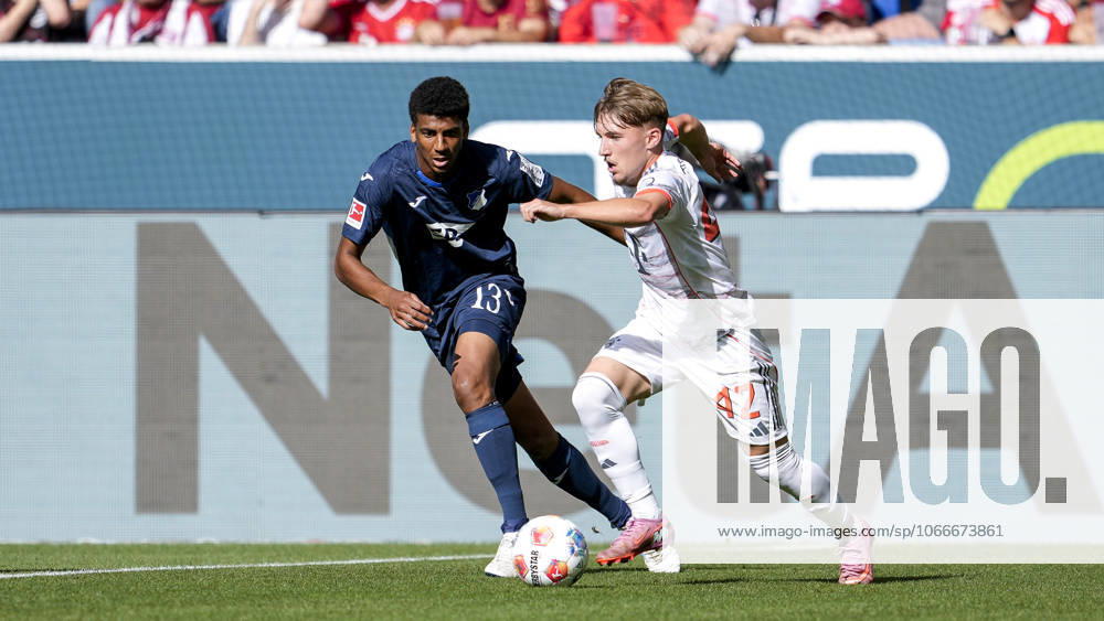 V.li.: Bernardo Fernandes da Silva Junior (Hoffenheim, 13), Lennart Karl (FC Bayern, 42), Zweikampf, Spielszene, Duell, duel, tackle, tackling, Dynamik, Action, Aktion, 20.09.2025, Sinsheim (Deutschland), Fussball, Bundesliga, TSG 1899 Hoffenheim - FC Bayern München, DFB DFL REGULATIONS PROHIBIT ANY USE OF PHOTOGRAPHS AS IMAGE SEQUENCES AND OR QUASI-VIDEO.