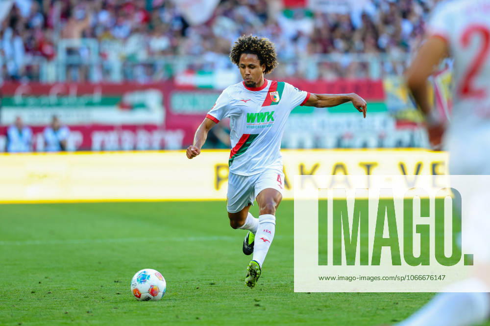 Han-Noah Massengo (4, FC Augsburg) beim Spiel zwischen FC Augsburg v 1.FSV Mainz 05, Fußball, Herren, Bundesliga, 2025 2026, 4.Spieltag am 20.09.2025 in Augsburg, WWK-Arena. DFL and DFB regulations prohibit any use of photographs as image sequences and or quasi-video. Bayern Deutschland