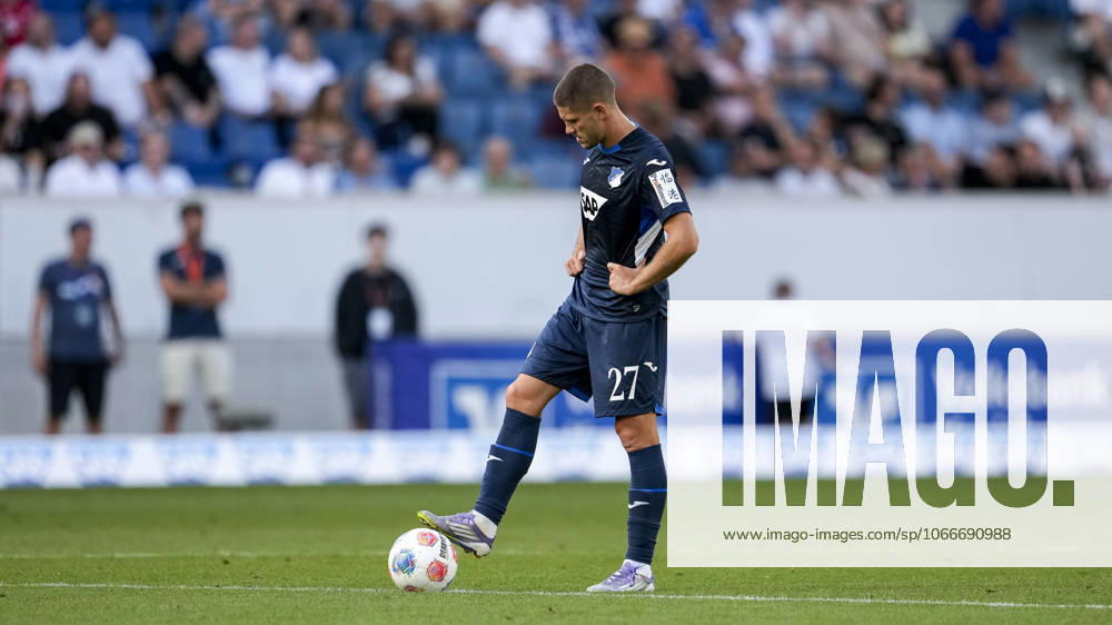 Andrej Kramaric (Hoffenheim, 27), Spieler der TSG 1899 Hoffenheim, enttäuscht über die Niederlage, Enttäuschung nach dem Schlusspfiff, Highlight, Verlierer, verloren, Frustration, disappointed, pessimistisch, 20.09.2025, Sinsheim (Deutschland), Fussball, Bundesliga, TSG 1899 Hoffenheim - FC Bayern München, DFB DFL REGULATIONS PROHIBIT ANY USE OF PHOTOGRAPHS AS IMAGE SEQUENCES AND OR QUASI-VIDEO.