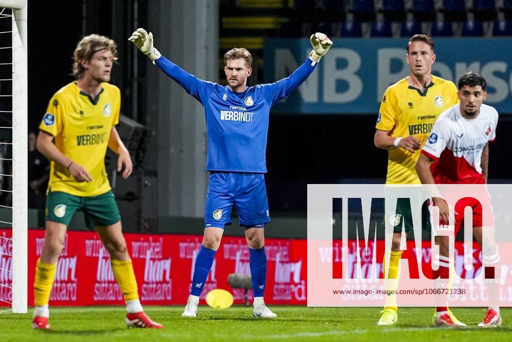 SITTARD - Fortuna Sittard goalkeeper Mattijs Branderhorst during the Dutch Eredivisie match between Fortuna Sittard and FC Utrecht at the Fortuna Sittard Stadium on September 20, 2025, in Sittard, Netherlands. ANP TOBIAS KLEUVER Eredivisie 2025 26 ANPxSportx IVx 537013533 originalFilename: 537013533