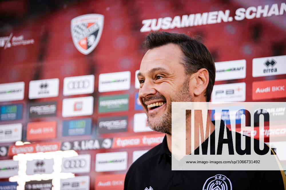 Fussball - 3. Liga - FC Ingolstadt 04 - SV Wehen Wiesbaden - 20.09.25, Trainer Nils Döring (SVWW) -