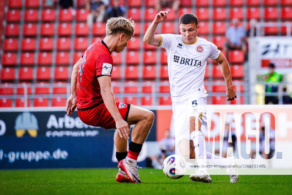 Fussball - 3. Liga - FC Ingolstadt 04 - SV Wehen Wiesbaden - 20.09.25, Max Plath (Ingolstadt), Niklas May (SVWW) -