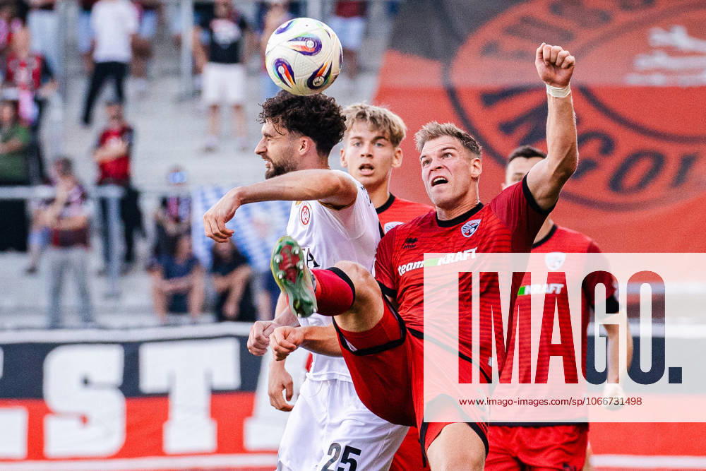 Fussball - 3. Liga - FC Ingolstadt 04 - SV Wehen Wiesbaden - 20.09.25, Nikolas Agrafiotis (SVWW), Simon Lorenz (Ingolstadt), -