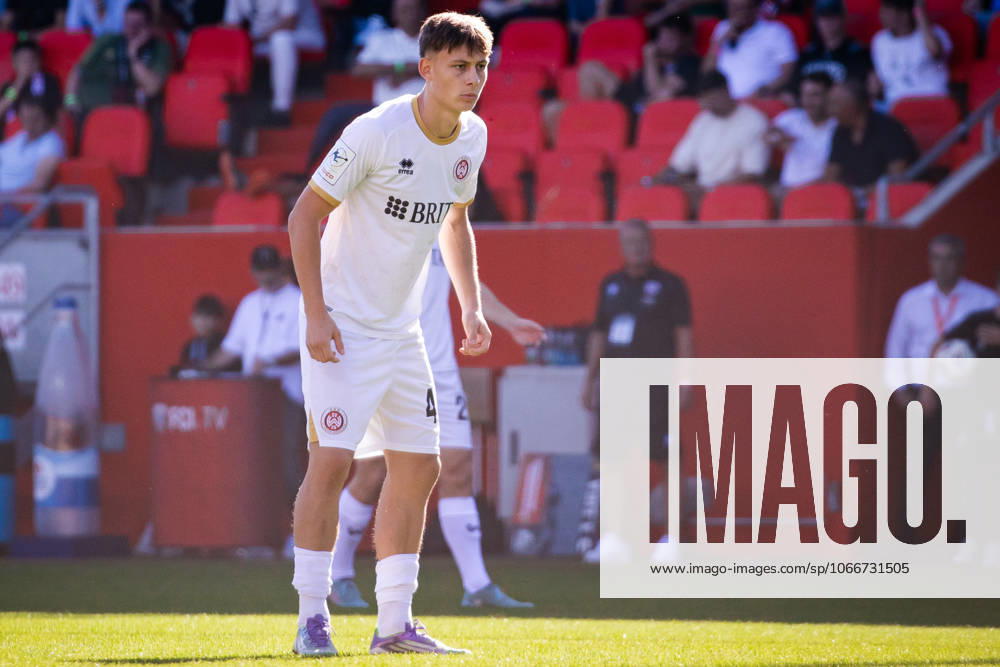Fussball - 3. Liga - FC Ingolstadt 04 - SV Wehen Wiesbaden - 20.09.25, Profi-Debüt für Jan Matthias Becker (SVWW) -