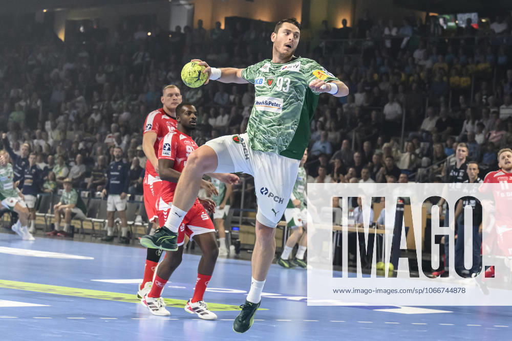 Im Bild v.l.: Mijajlo Marsenic (Fuechse Berlin), GER, Berlin, Handball, Fuechse Berlin vs MT Melsungen, DAIKIN Handball-Bundesliga, in der Max Schmeling Halle, 21.09.2025,