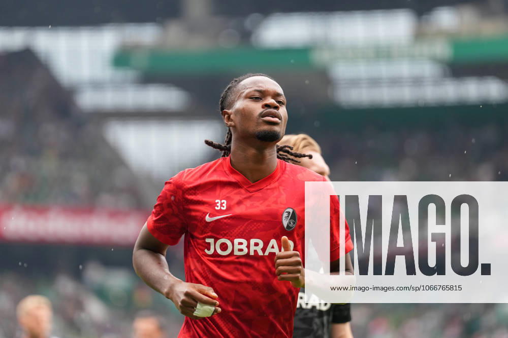 Jordy Makengo (SC Freiburg, 33) , Deutschland, Fussball, 1. Bundesliga, 4.Spieltag, 2025 2026, SV Werder Bremen vs. SC Freiburg, 20.09.2025, Weserstadion, Bremen, Deutschland DFL REGULATIONS PROHIBIT ANY USE OF PHOTOGRAPHS AS IMAGE SEQUENCES AND OR QUASI-VIDEO. Bremen Weserstadion Bremen Deutschland