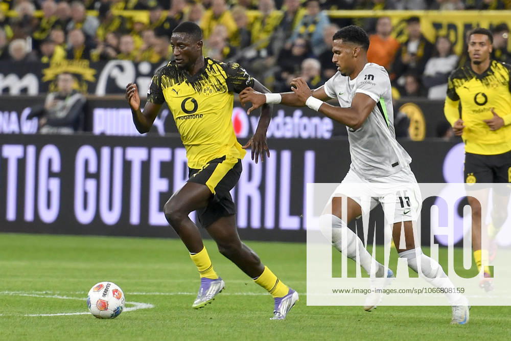 V. li. im Zweikampf Serhou Guirassy (Dortmund 9) Moritz Jenz (Wolfsburg 15) 21.09.2025 Fussball Borussia Dortmund vs VfL Wolfsburg, Signal Iduna Park, Dortmund, DFB DFL REGULATIONS PROHIBIT ANY USE OF PHOTOGRAPHS AS IMAGE SEQUENCES AND OR QUASI-VIDEO