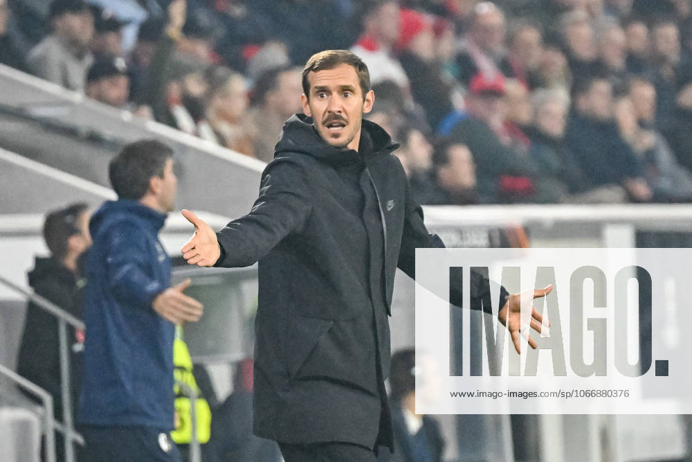 Julian Schuster (SC Freiburg, Trainer) mit Emotion. GER, SC Freiburg - FC Basel, Fussball, Europa League, 1. Spieltag, Saison 2025 2026, 24.09.2025 GER, SC Freiburg - FC Basel, Fussball, Europa League, 1. Spieltag, Saison 2025 2026, 24.09.2025 Freiburg