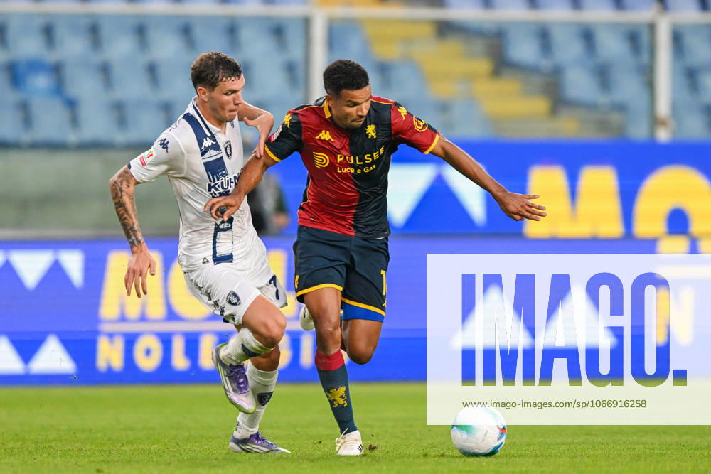 GenoaÕs Junior Messias fights for the ball during the Italian Cup soccer match between Genoa and Empoli at the Luigi Ferraris Stadium in Genoa, Italy - Thursday, Semptember 25, 2025. - Soccer .