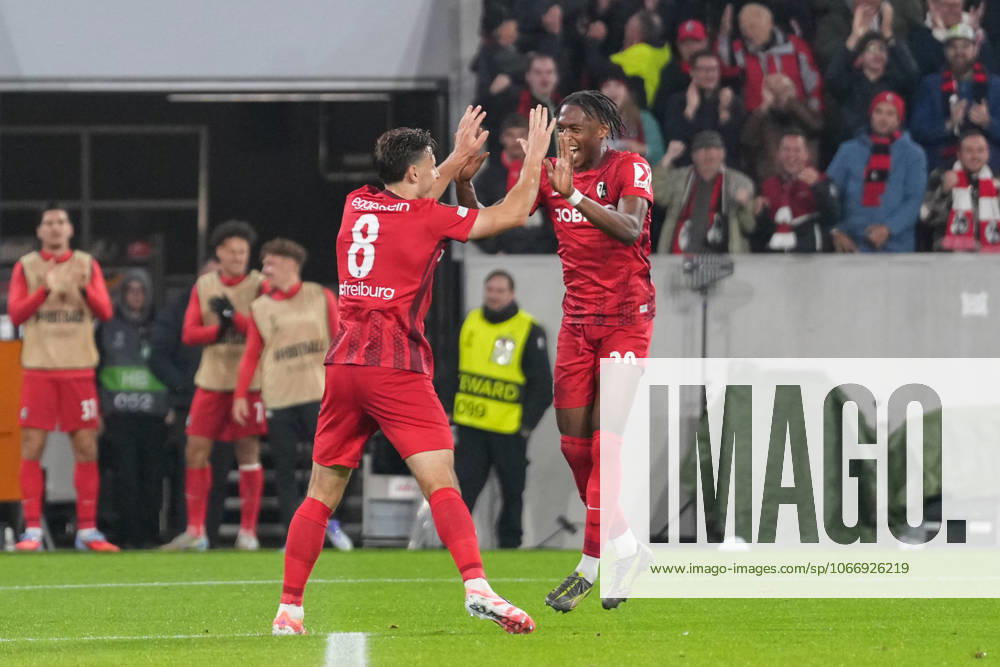 Maximilian Eggestein (SC Freiburg, 08) Torjubel, Emotionen, Torschuss, Abschluss, Torerfolg, Tor, Treffer, Junior Adamu (SC Freiburg, 20) , Deutschland, Fussball, UEFA Europa League, 1.Spieltag, Ligaphase, 2025 2026, SC Freiburg vs. FC Basel, 24.09.2025, Europa-Park Stadion, Freiburg, Deutschland Freiburg Europa-Park Stadion Baden-Württemberg Deutschland