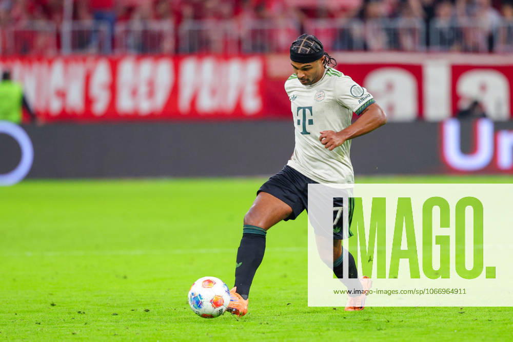 Serge Gnabry (7, FC Bayern München) beim Spiel zwischen FC Bayern München v SV Werder Bremen, Fußball, Herren, Bundesliga, 2025 2026, 5.Spieltag am 26.09.2025 in München, Allianz-Arena. DFL and DFB regulations prohibit any use of photographs as image sequences and or quasi-video. Bayern Deutschland