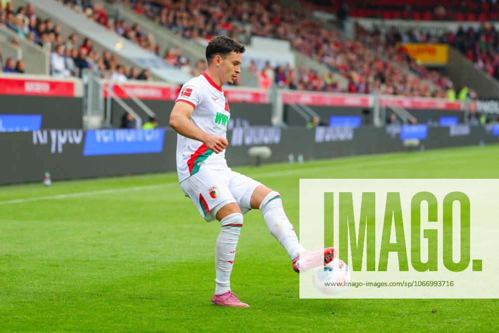 Fabian Rieder (32, FC Augsburg) beim Spiel zwischen 1.FC Heidenheim v FC Augsburg, Fußball, Herren, Bundesliga, 2025 2026, 5.Spieltag am 27.09.2025 in Heidenheim an der Brenz, Voith-Arena. DFL and DFB regulations prohibit any use of photographs as image sequences and or quasi-video. Baden-Württemberg Deutschland