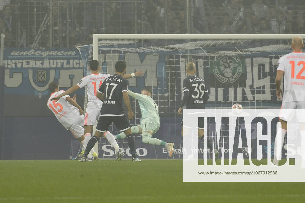 Tim Oberdorf (Duesseldorf 15) erzielt das Tor zum 1:0 27.09.2025 Fussball VfL Bochum vs Fortuna Duesseldorf, Vonovia Ruhrstadion, Bochum, DFB DFL REGULATIONS PROHIBIT ANY USE OF PHOTOGRAPHS AS IMAGE SEQUENCES AND OR QUASI-VIDE