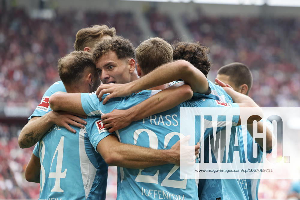 Torjubel TSG Hoffenheim beim 1:1 durch Fisnik Asllani (TSG Hoffenheim, 11) , Deutschland, Fussball, 1. Bundesliga, 5.Spieltag, 2025 2026, SC Freiburg vs. TSG 1899 Hoffenheim, 28.09.2025, Europa-Park Stadion, Freiburg im Breisgau, Deutschland Freiburg im Breisgau Europa-Park Stadion Baden-Württemberg Deutschland