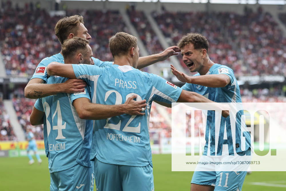 Torjubel TSG Hoffenheim beim 1:1 durch Fisnik Asllani (TSG Hoffenheim, 11) , Deutschland, Fussball, 1. Bundesliga, 5.Spieltag, 2025 2026, SC Freiburg vs. TSG 1899 Hoffenheim, 28.09.2025, Europa-Park Stadion, Freiburg im Breisgau, Deutschland Freiburg im Breisgau Europa-Park Stadion Baden-Württemberg Deutschland