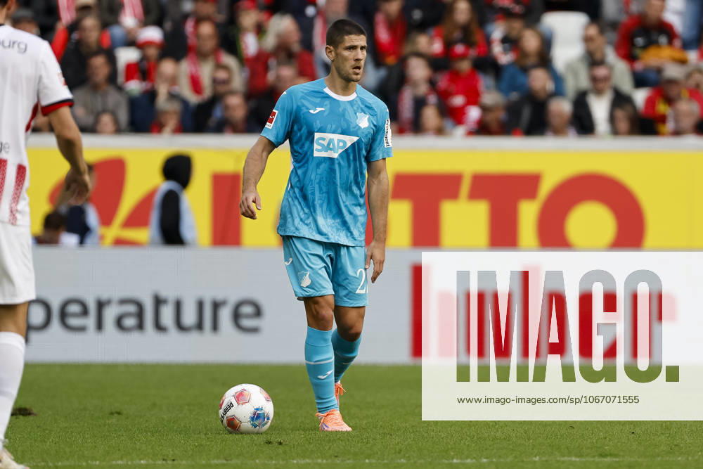 Andrej Kramaric (TSG Hoffenheim, 27) am Ball , Deutschland, Fussball, 1. Bundesliga, 5.Spieltag, 2025 2026, SC Freiburg vs. TSG 1899 Hoffenheim, 28.09.2025, Europa-Park Stadion, Freiburg im Breisgau, Deutschland Freiburg im Breisgau Europa-Park Stadion Baden-Württemberg Deutschland