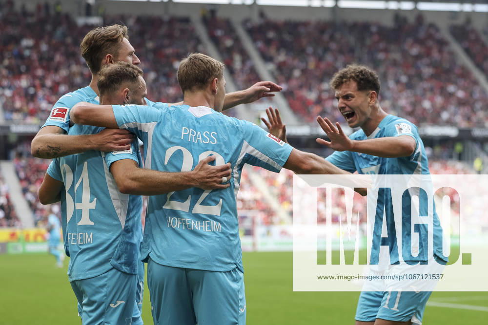 Torjubel TSG Hoffenheim beim 1:1 durch Fisnik Asllani (TSG Hoffenheim, 11) , Deutschland, Fussball, 1. Bundesliga, 5.Spieltag, 2025 2026, SC Freiburg vs. TSG 1899 Hoffenheim, 28.09.2025, Europa-Park Stadion, Freiburg im Breisgau, Deutschland Freiburg im Breisgau Europa-Park Stadion Baden-Württemberg Deutschland