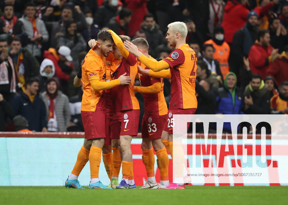 Galatasaray v Kasimpasa - Turkish Super Lig ISTANBUL, TURKIYE - JANUARY 20: Galatasaray players celebrate a goal during Turkish Super Lig week 22 soccer match between Galatasaray and Kasimpasa in Istanbul, Turkiye on January 20, 2022. Istanbul Turkey. Editorial use only. Please get in touch for any other usage.