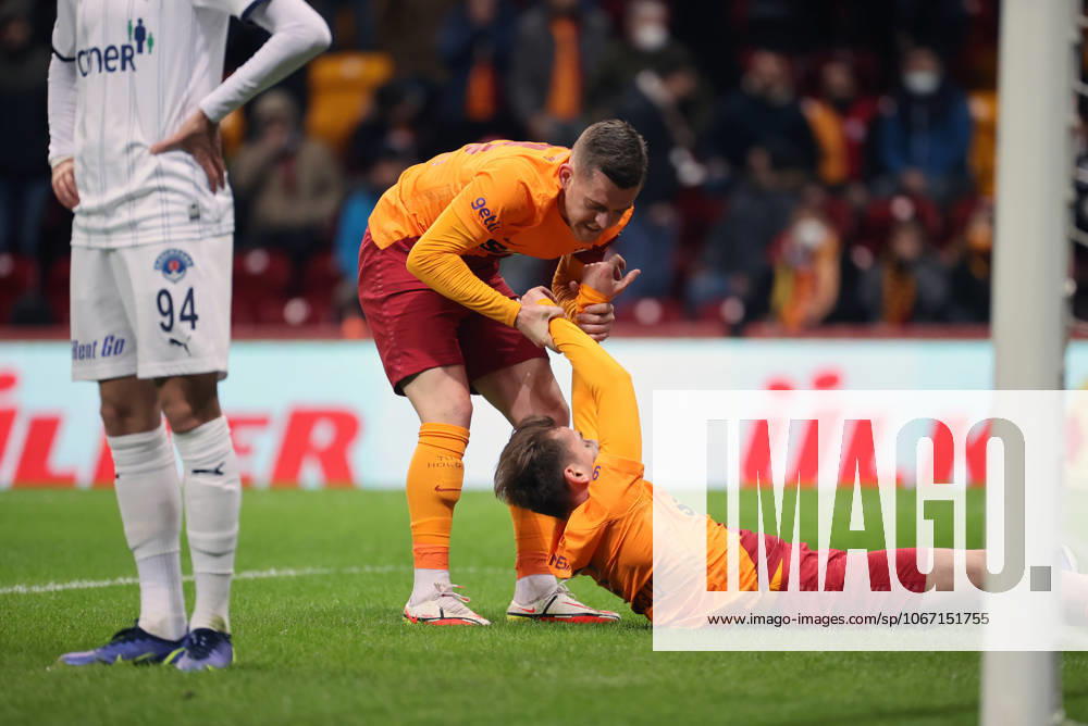 Galatasaray v Kasimpasa - Turkish Super Lig ISTANBUL, TURKIYE - JANUARY 20: Kerem Aktukoglu of Galatasaray is being consoled by his team mate Alexandru Cicaldau during Turkish Super Lig week 22 soccer match between Galatasaray and Kasimpasa in Istanbul, Turkiye on January 20, 2022. Istanbul Turkey. Editorial use only. Please get in touch for any other usage.